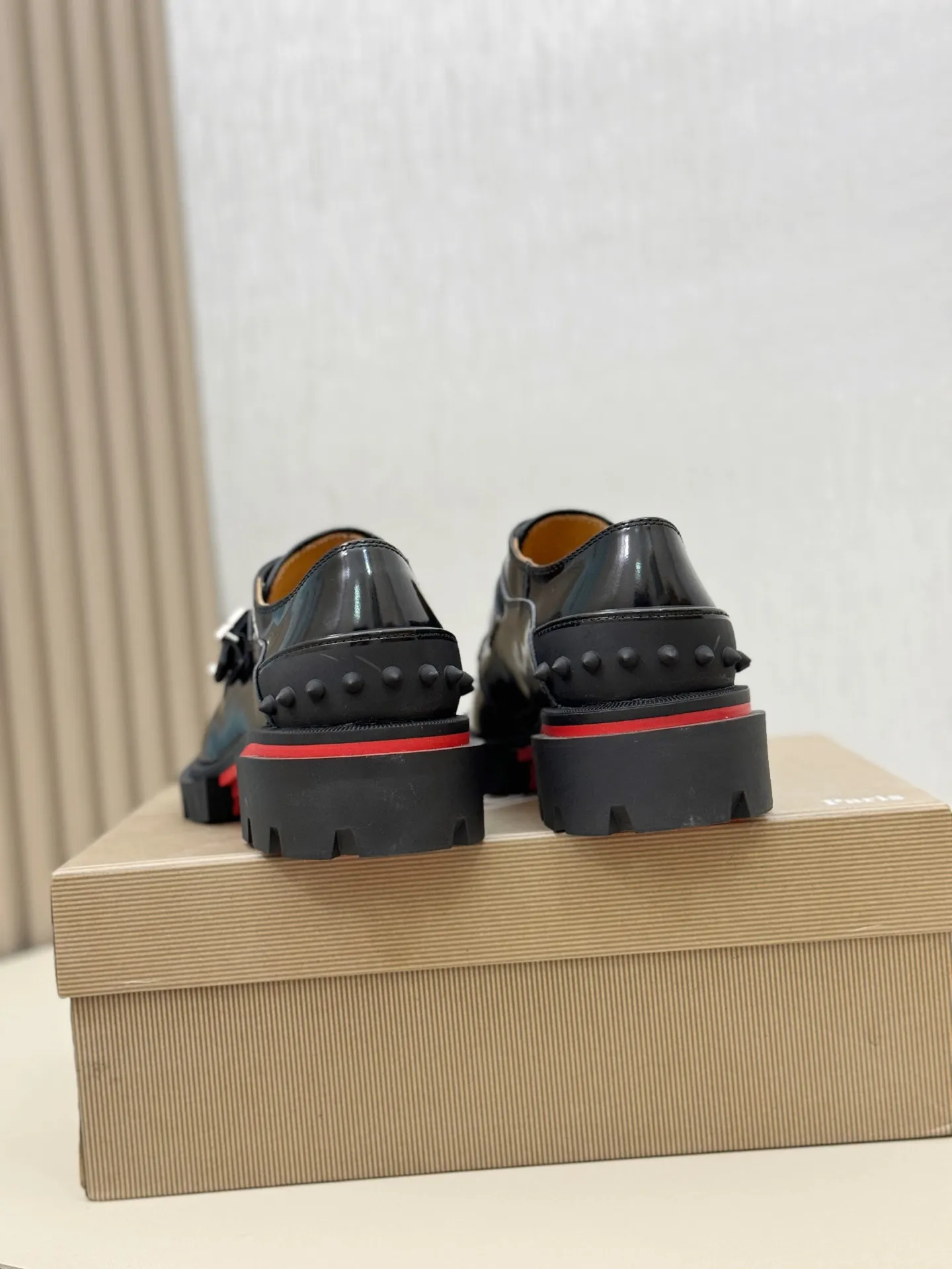 [CL～High-end men’s red-soled shoes] Top P: 880💰. Size: 39-44 (38.45.46 can be customized) 🆑Top original order purchasing agent Imported open-edge bead fabric and water-dyed cowhide inside 🉑️ Imported TPU rubber sole, wear-resistant and non-slip, full of European style.